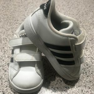 Adidas shoes size 6 in great condition